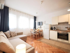 Modern apartment with terrace near old town